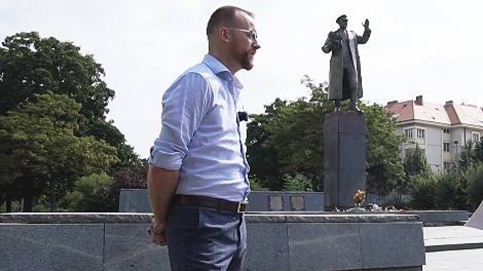 Ondřej Kolář a socha Koněva